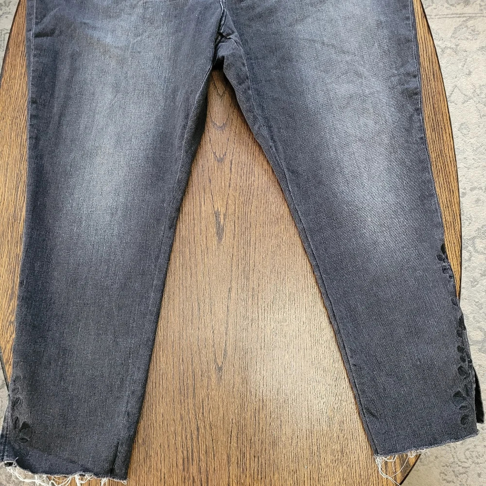 Levi's 711 Skinny Rawcut Hem Hi Rise Embroidered Jeans Size Women's 24W - Picture 5 of 15